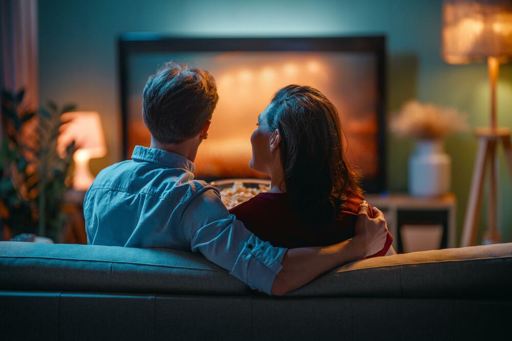 Loše vrijeme? Pretvorite ga u savršeno romantično veče uz film