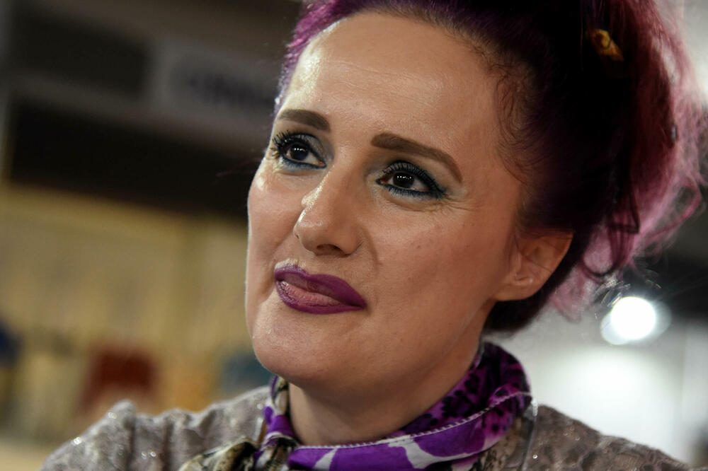 "Luča mikrokozma", svjetlosni mač duha i identiteta