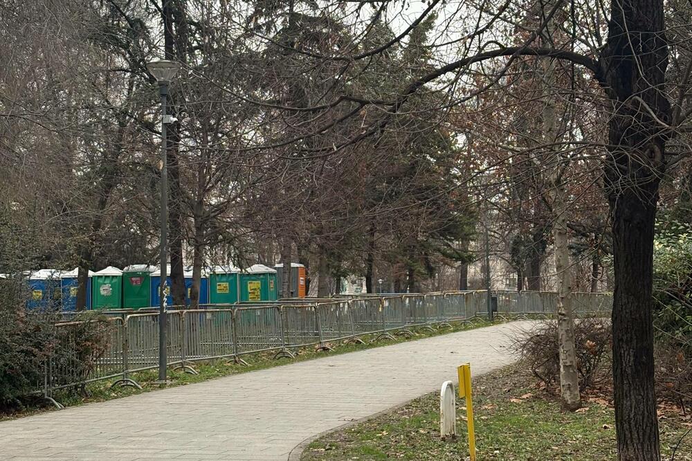 Manji dio Pionirskog parka u centru Beograda očišćen od šatora pristalica vlasti