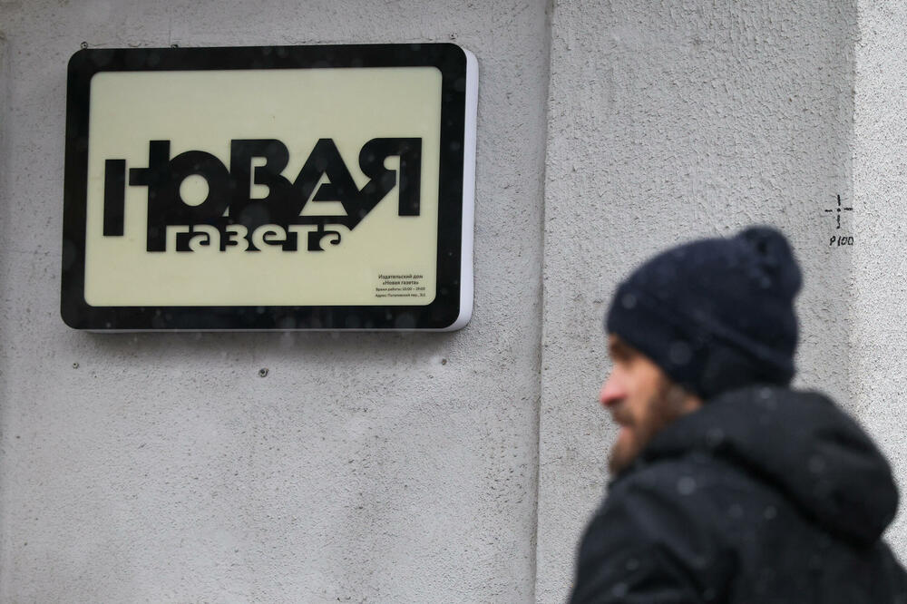 Maskirani agenti upali u redakciju i uhapsili novinara