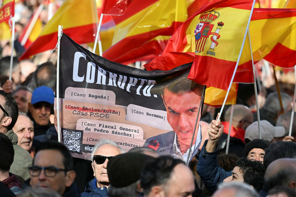 Masovan protest desnice u Madridu protiv socijalističkog premijera Sančesa
