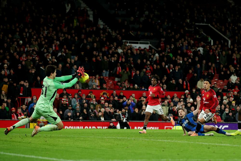 Meč iz snova na Teatru snova: Junajted - Bornmut 4:4, Lamens na kraju spašavao "đavole" i nestvaran rekord Old traforda