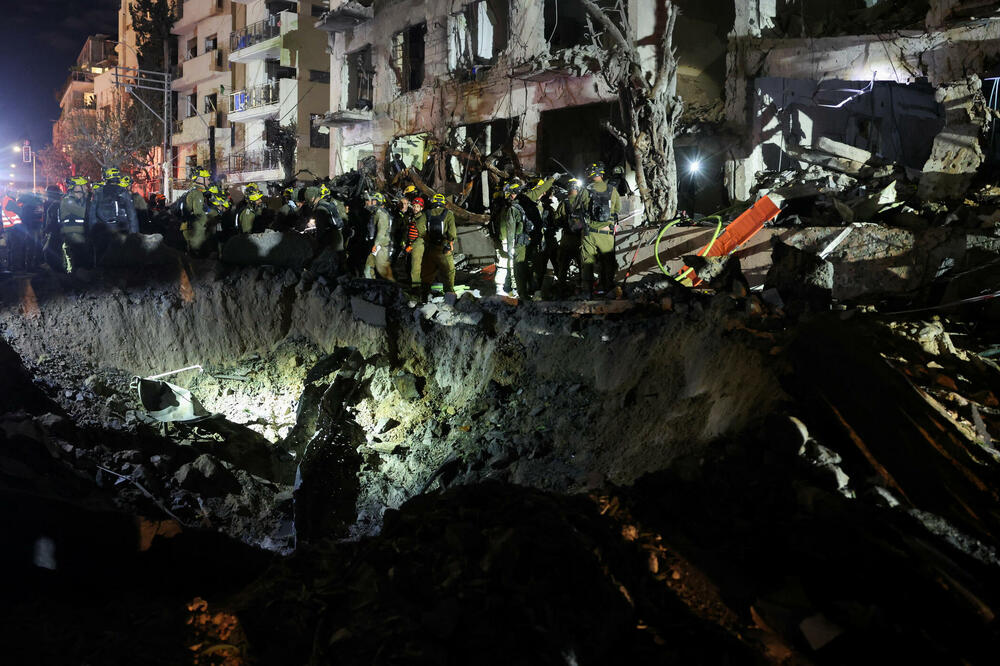 Medijski izvještaji: Jedna osoba poginula, 22 povrijeđene nakon što je iranska raketa pogodila zgradu u Tel Avivu