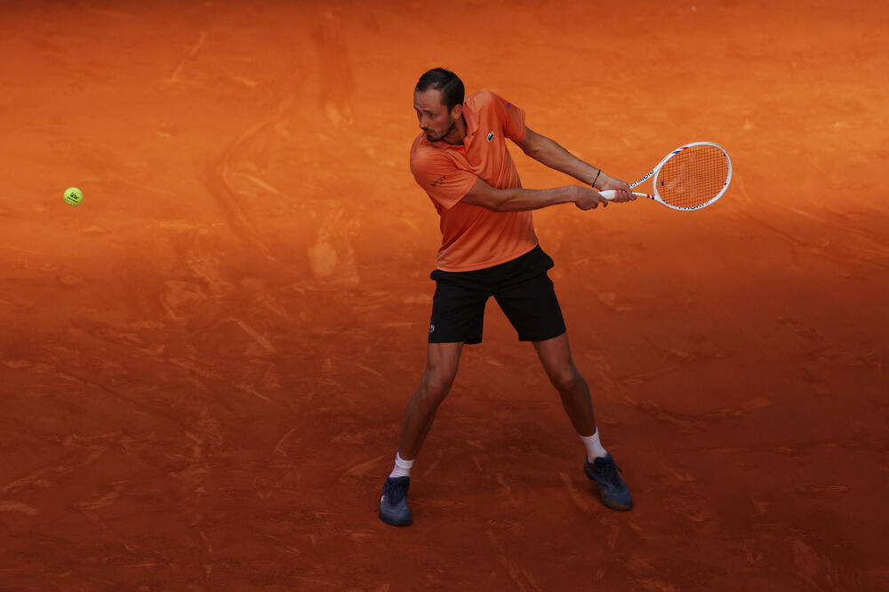 Medvedev, Serundolo i Cicipas u osmini finala Madrida