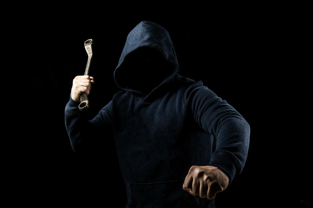 Metalne šipke radile u sačekuši?