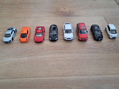 Metalni autići 1/43 veličina *8 komada*