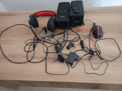 Mikkrofoni slusalice , zvucnik .....