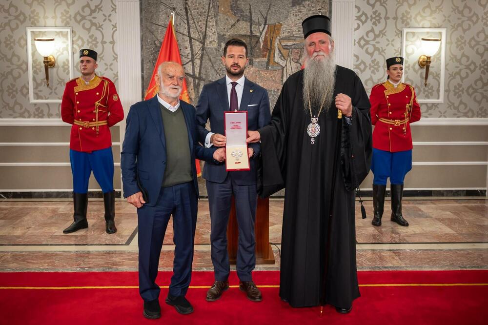 Milatović dodijelio posthumno Amfilohiju Orden Crnogorske velike zvijezde