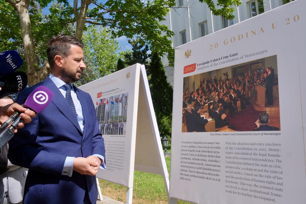 Milatović otvorio izložbu "20 godina u 20 slika"