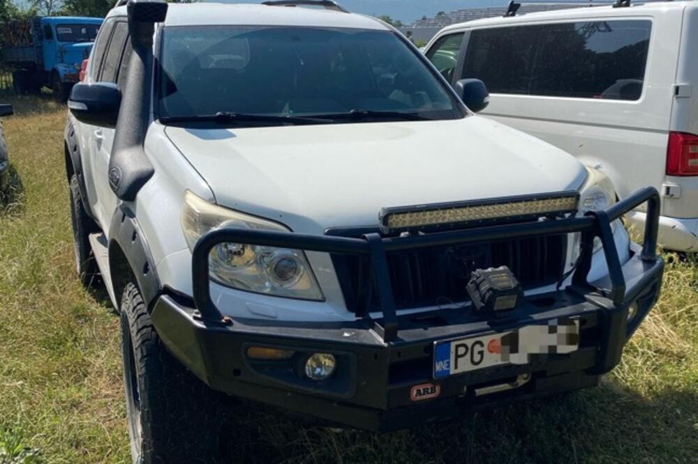 Milović osumnjičen da je sprovodio kontranadzor nad policajcima, oduzeto vozilo, vaga, baterije za kamere i radio veze