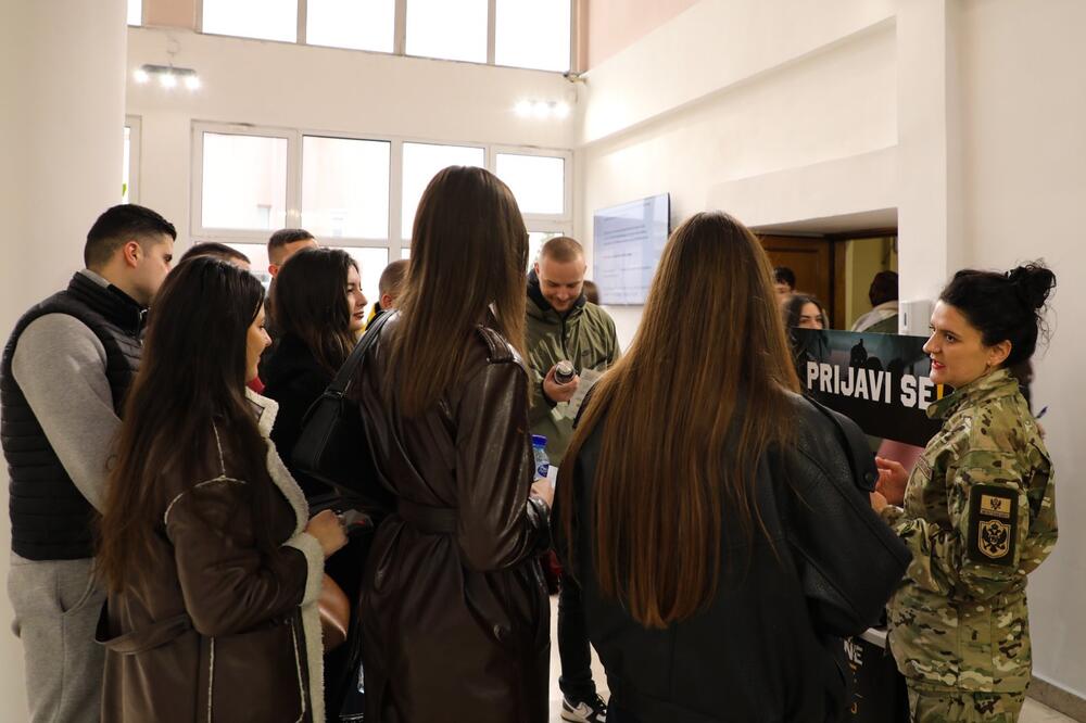 Ministarstvo odbrane i Vojske Crne Gore stipendiraju 10 studenata