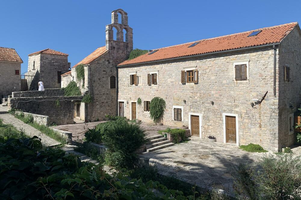 Mitrović: Kripta u objektu Jadranske straže uništena, ispraviti nepravdu