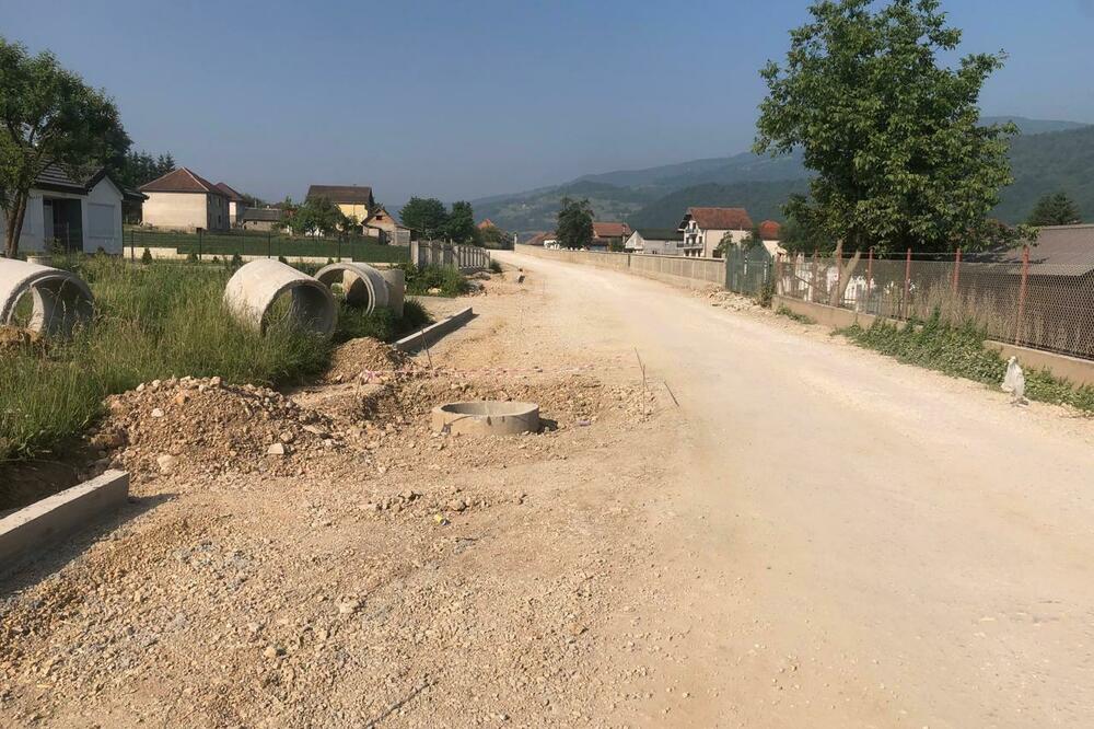 Mještani Gubavča ogorčeni, iz Ppštine tvrde da rok za put nije probijen da su problem instalacije