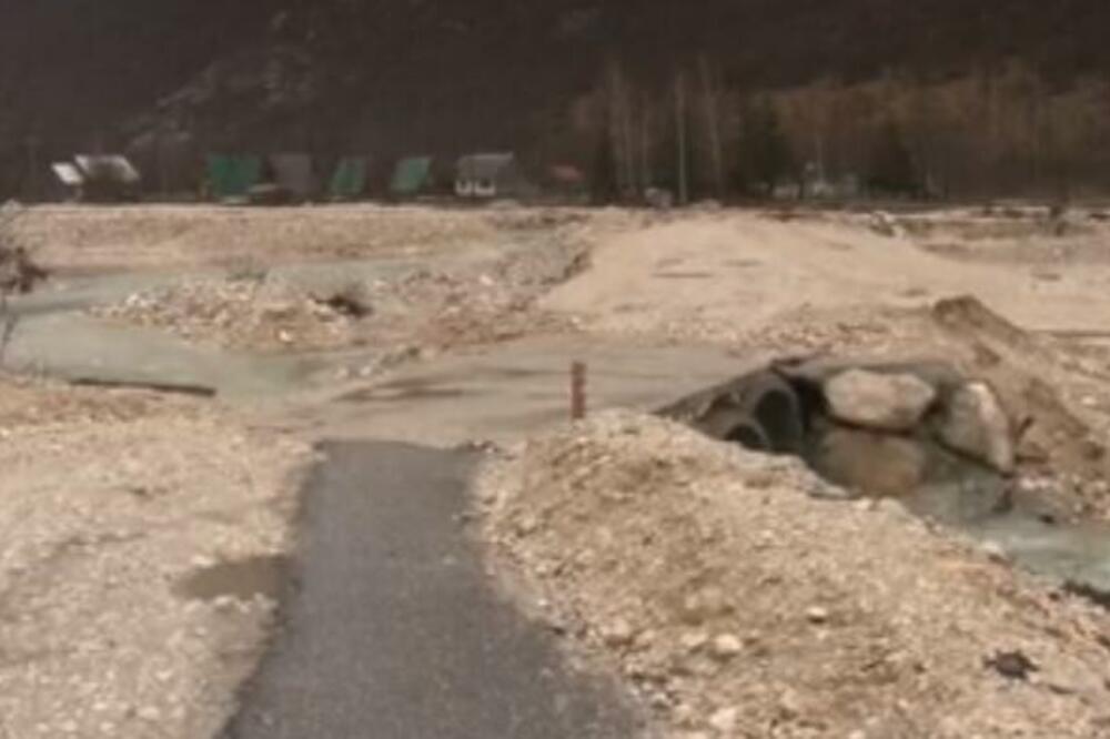 Mještani Komarnice ogorčeni, traže trajno rješenje mostova