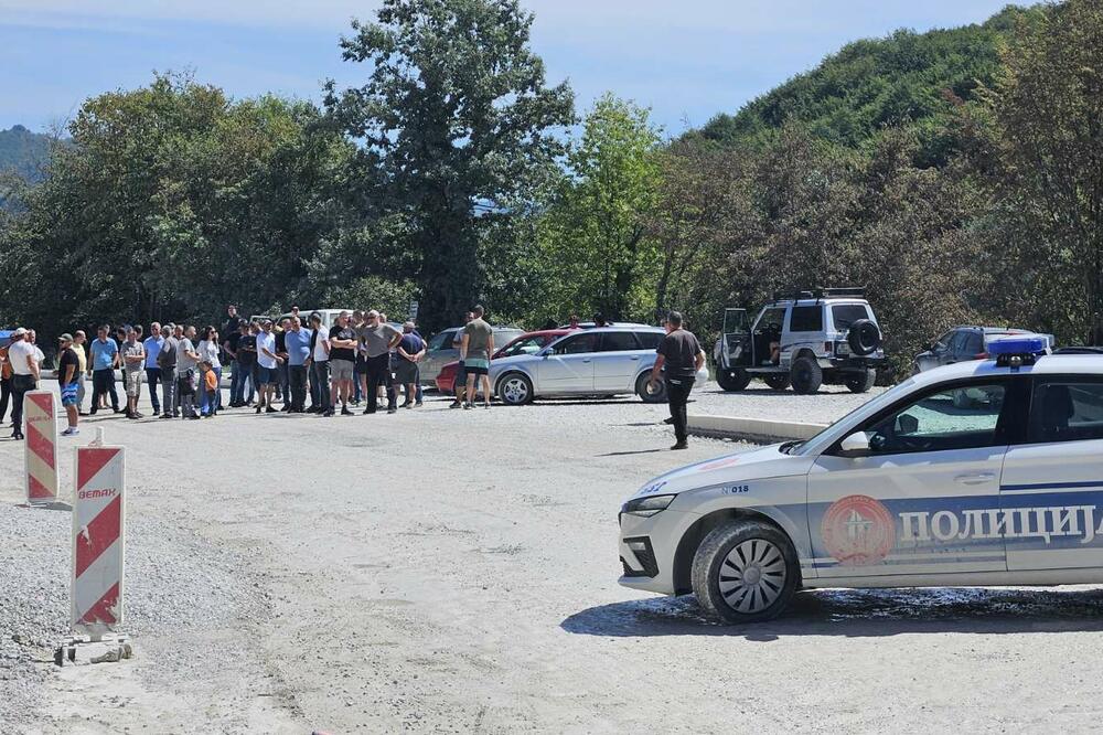 Mještani na pola sata blokirali put Ribarevine&ndash;Berane, izvođaču i investitoru dali rok od dva dana da počnu s radovima