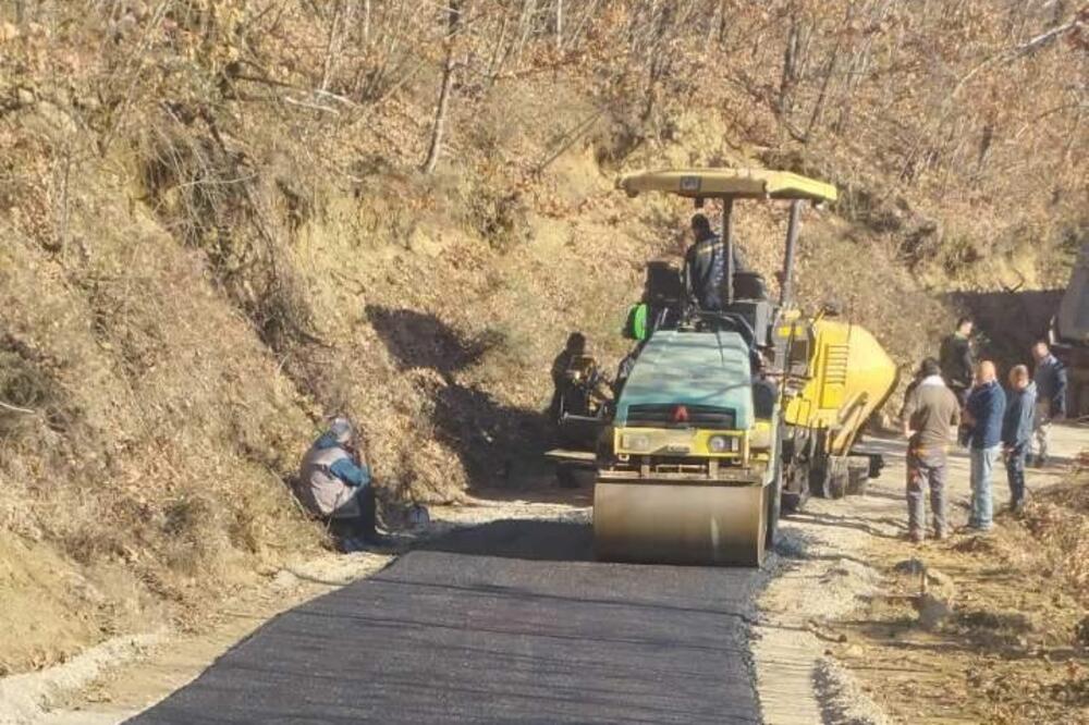 Mještani se nadaju nastavku radova: Asfaltiran dio puta koji naselje Osreci i Ljutu u Kolašinu spaja sa magistralom