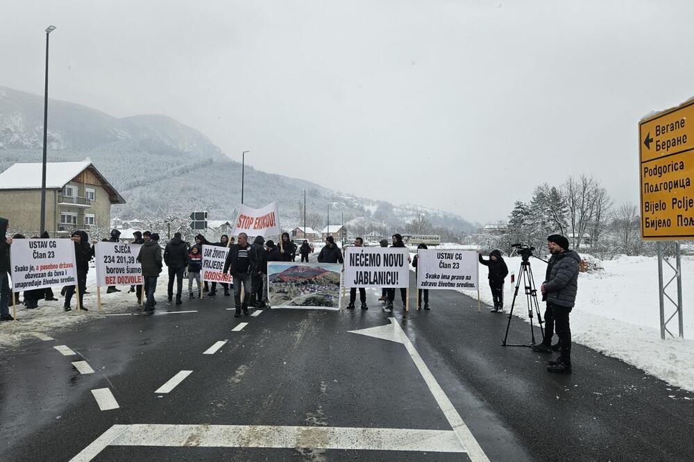 Mještani zbog kamenoloma blokirali put Bijelo Polje &ndash; Berane