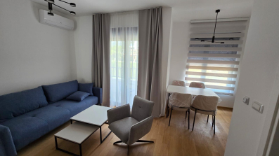 Moderno Opremljen Studio Apartman sa Garažnim Mestom u Becicima (NA DUZI PERIOD)