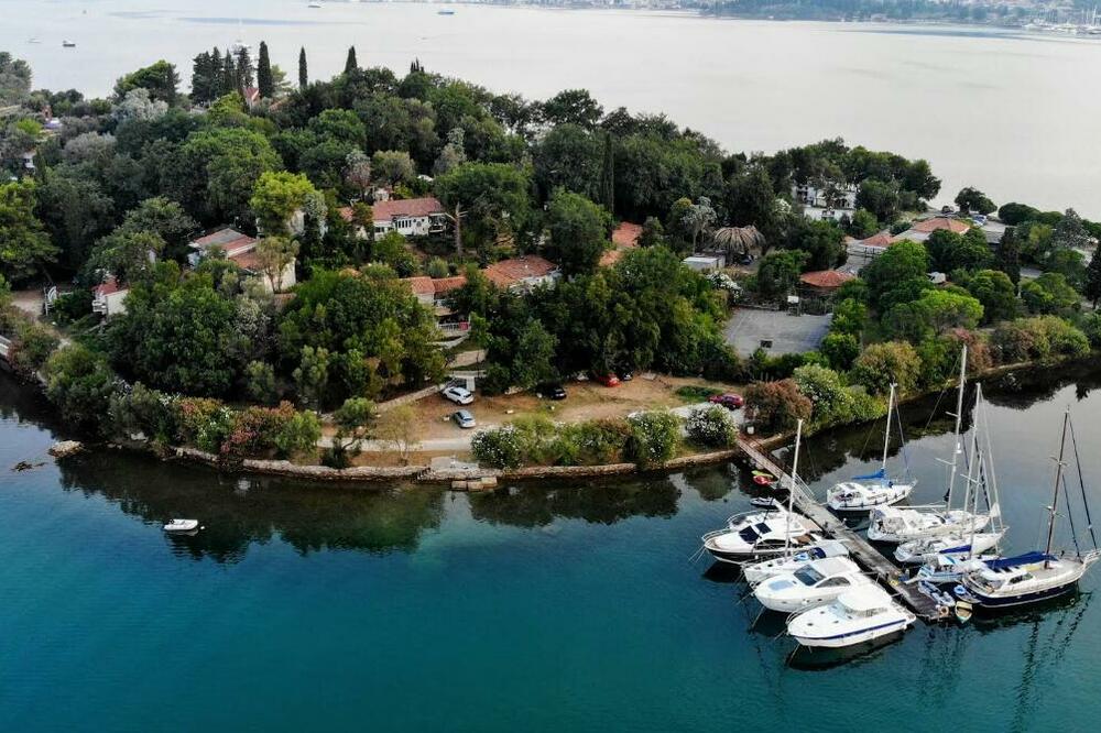 Morsko dobro: Tivat dobija novi sportski teren i dječje igralište na Ostrvu Cvijeća