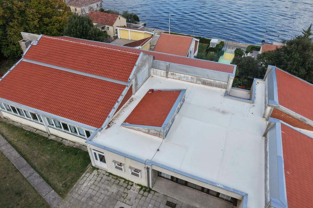 MPNI: Završeni radovi na rekonstrukciji krova OŠ "Ivo Visin"