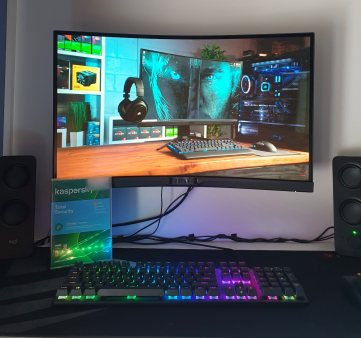 MSI zakrivljeni gaming monitor + Na poklon slušalice i premium zaštitni softver