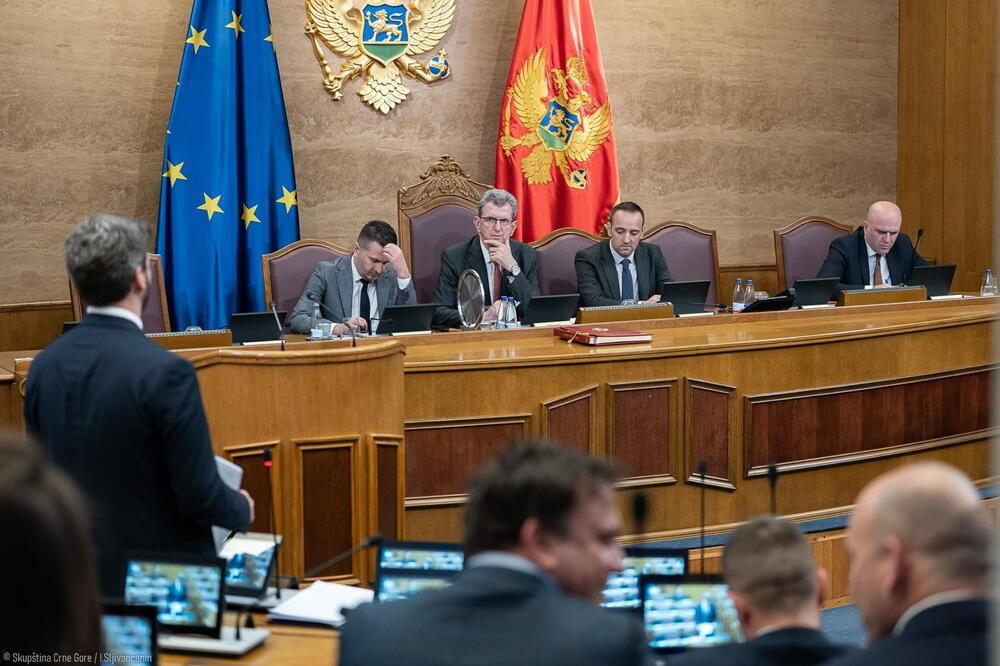 Mugoša: Ne znate što usvajate, ni kako će to da se primjenjuje; Čarapić: Rješavamo probleme koji su se pojavili u praksi