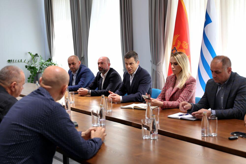 Mujović na sastanku sa mještanima Dajbaba obećao izgradnju trafostanice i unapređenje putne infrastrukture