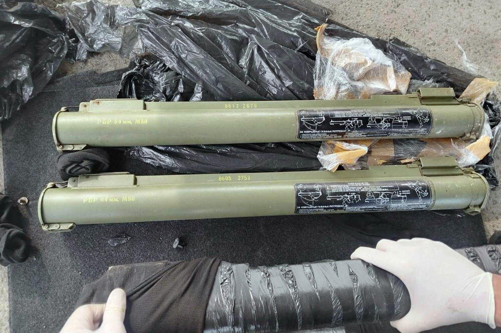 MUP Srbije: Četiri "zolje" bile sakrivene u zadnjem braniku vozila, uhapšena jedna osoba