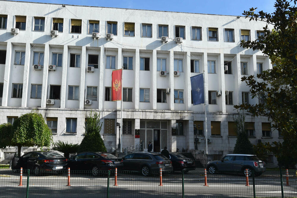 MVP: Na objektu Ambasade BiH ispisani grafiti kojima se veliča genocid i slavi Mladić