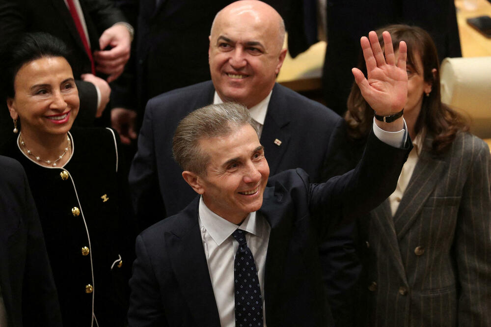 Na korak od jednopartijske diktature