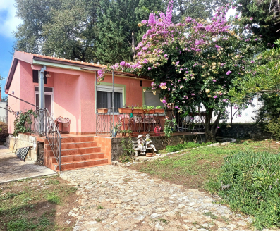 Na prodaju kuca u Sutomoru