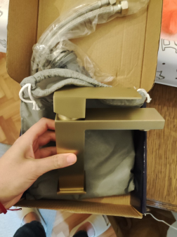 Na prodaju nova česma, neraspakovana, boja brušenog zlata. Dostava besplatna. 068182319