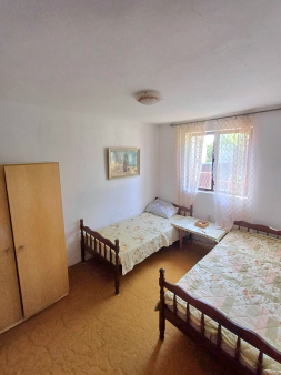 Na prodaju stan u Sutomoru