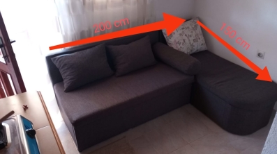 Na prodaju ugaona garnitura, dimenzije: 200cm x 150cm
