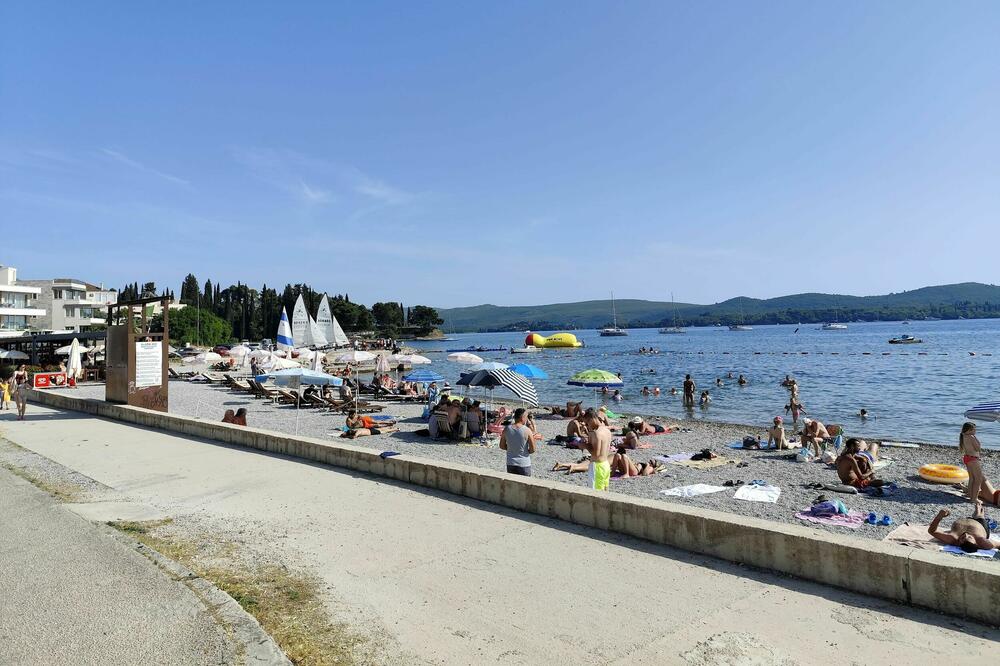 Na Tivatskoj rivijeri trenutno 9.343 zvanično prijavljenih turista