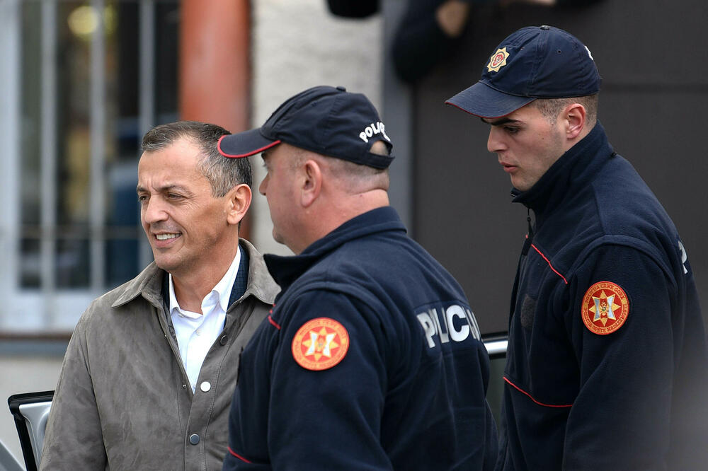 Naoštrite pera, haos je u policiji: Optužnica - Bošković i Mijajlović usmjeravali medije da pišu o &ldquo;rusvaju&rdquo; u službi