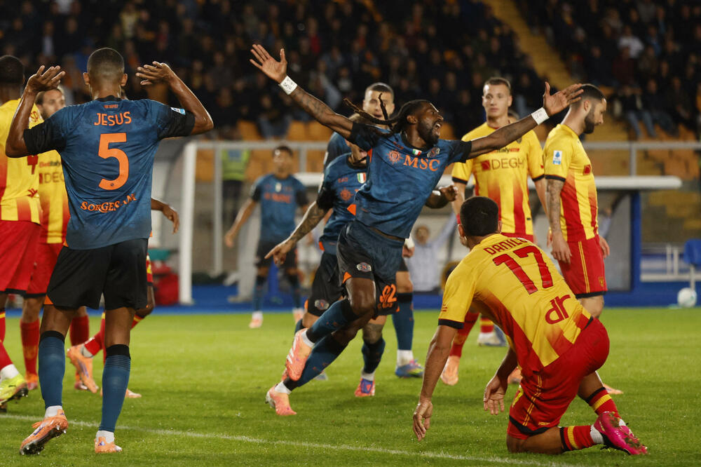 Napoli u derbiju juga "preživio" penal, pa osvojio bodove za prvo mjesto