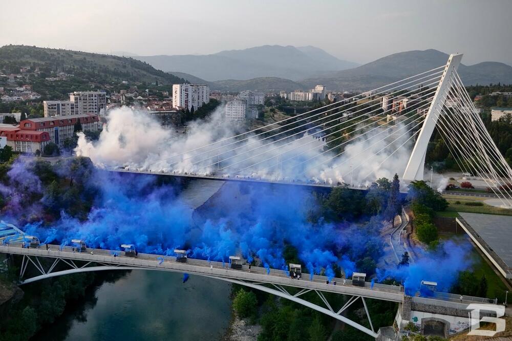 Naša Budućnost - njihov statusni simbol: Tri vlasti i ista matrica