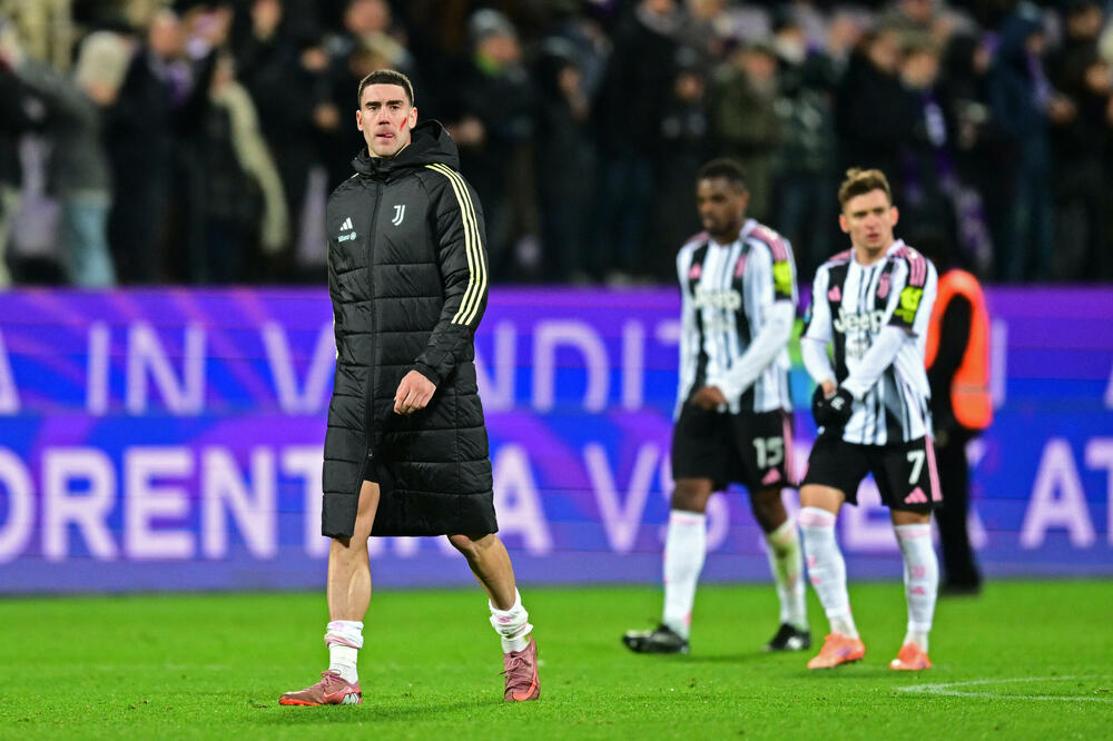 Navijači Fiorentine ne praštaju Vlahoviću: Rasizam na "Frankiju", sudija molio Srbina da ne napušta teren