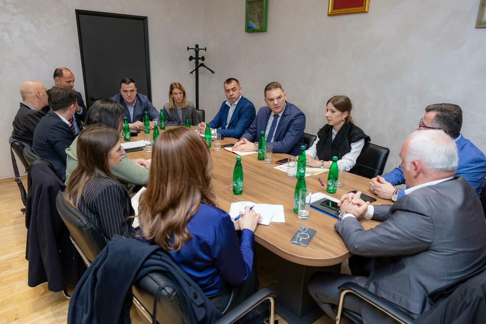 "Nema nestašice naftnih derivata, niti trenutno postoji rizik od poremećaja u snabdijevanju tržišta"