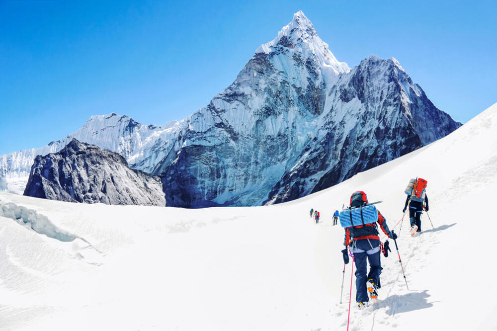 Nepalski Šerpas poginuo na Everestu, treća žrtva za dvije sedmice
