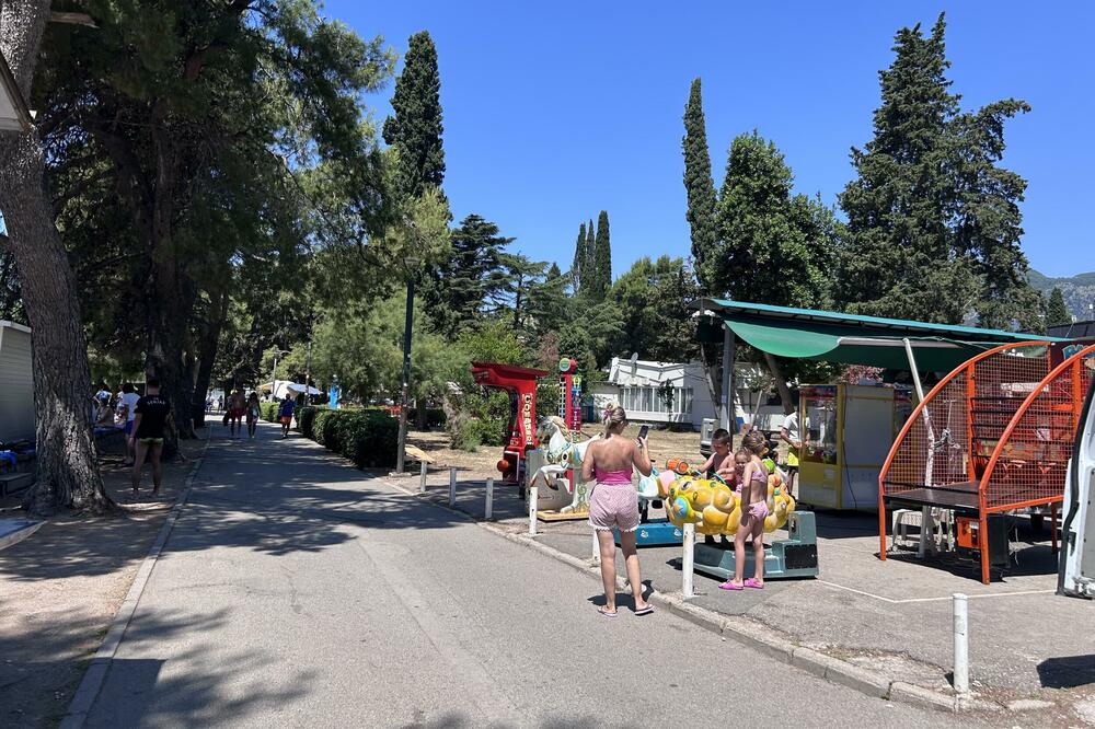 Neprimjereni sadržaji i dalje u kontakt zoni Staroga grada i duž šetališta u Budvi, ministarstvu nisu dostavili predlog
