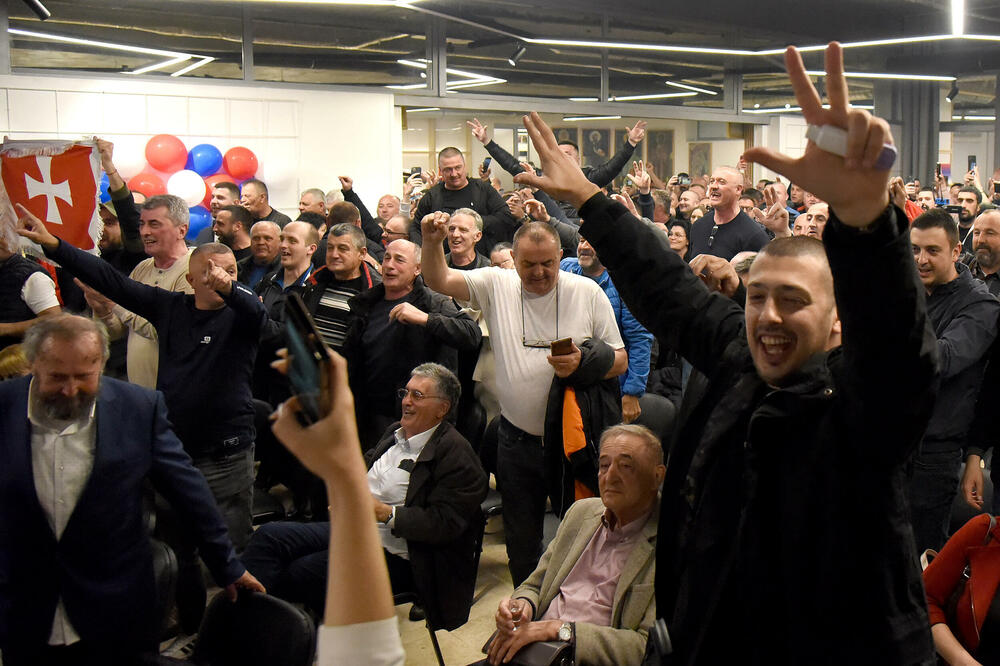 Niđe programa, samo usluge, identitet i kult ličnosti: Kako partije grade odnos s biračima u Crnoj Gori