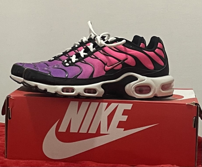 NIKE AIR MAX PLUS