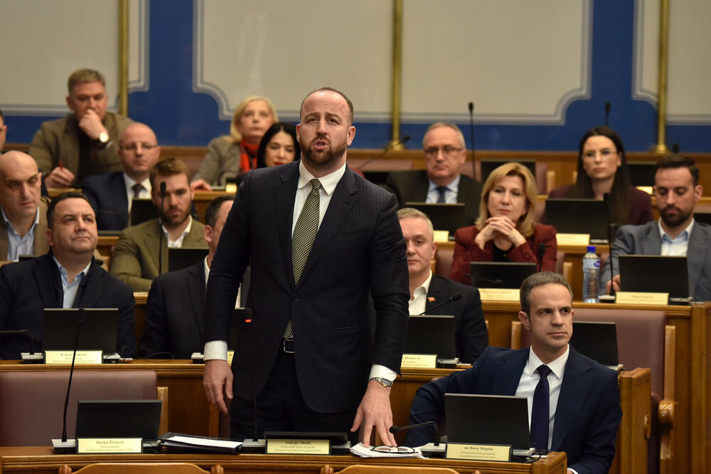 Nikolić: Smijeniti Šaranovića zato što je obmanuo poslanike, povući zakone do usklađivanja sa tekovinom EU