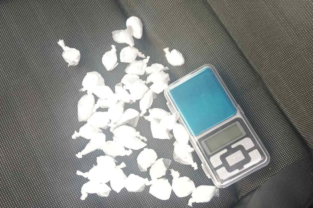 Nikšićka policija pronašla 41 pakovanje kokaina, uhapšene tri osobe
