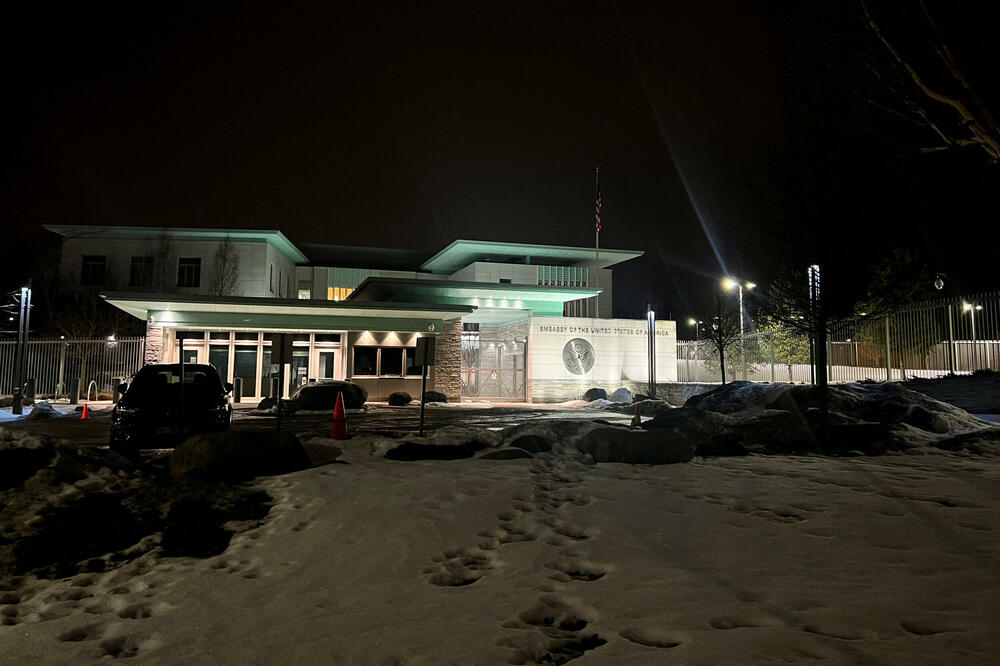 Norveška policija: Eksplozija na ulazu američke ambasade u Oslu, nije bilo žrtava, načinjena manja šteta