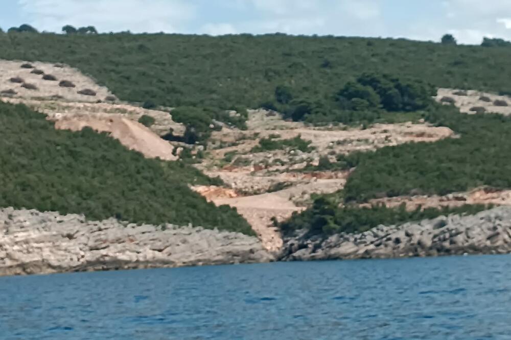 Nova devastacija do sada netaknute prirode u Boki: Priprema terena za gradnju vila na poluostrvu Luštica
