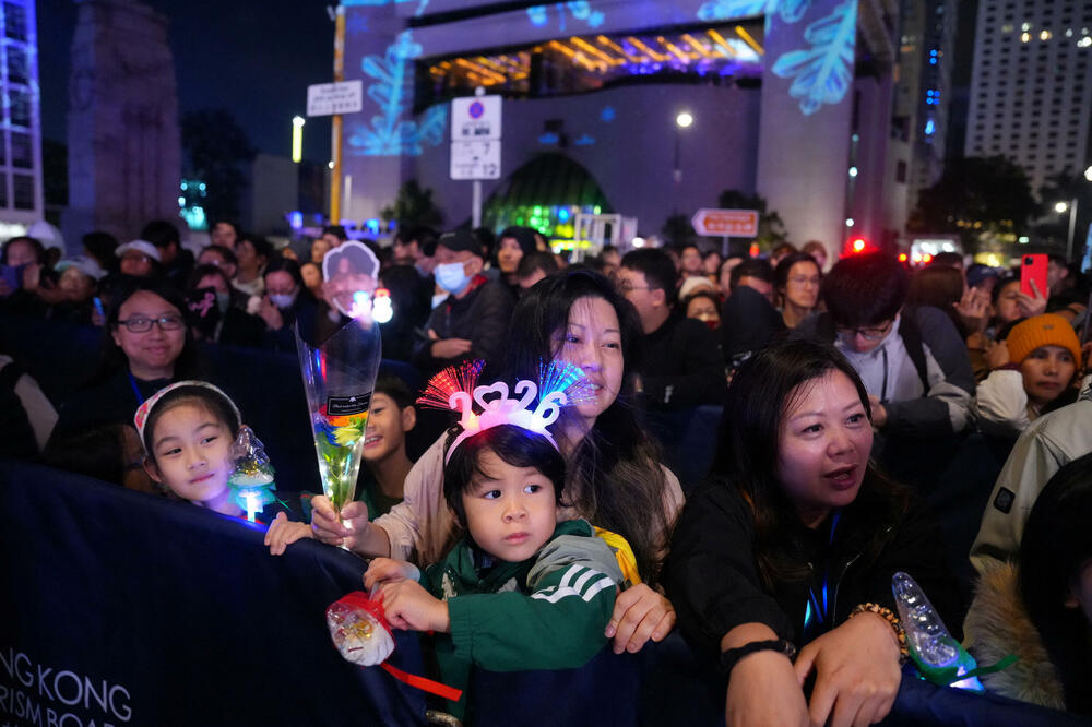 Nova godina u Hongkongu dočekana bez tradicionalnog vatrometa zbog požara u kojem je poginula najmanje 161 osoba