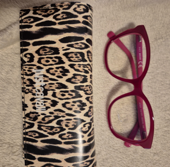 Nove i nekoršćene naočare (bez dioptrije) za zaštitu od plave svjetlosti (zračenja od tel i laptopa)